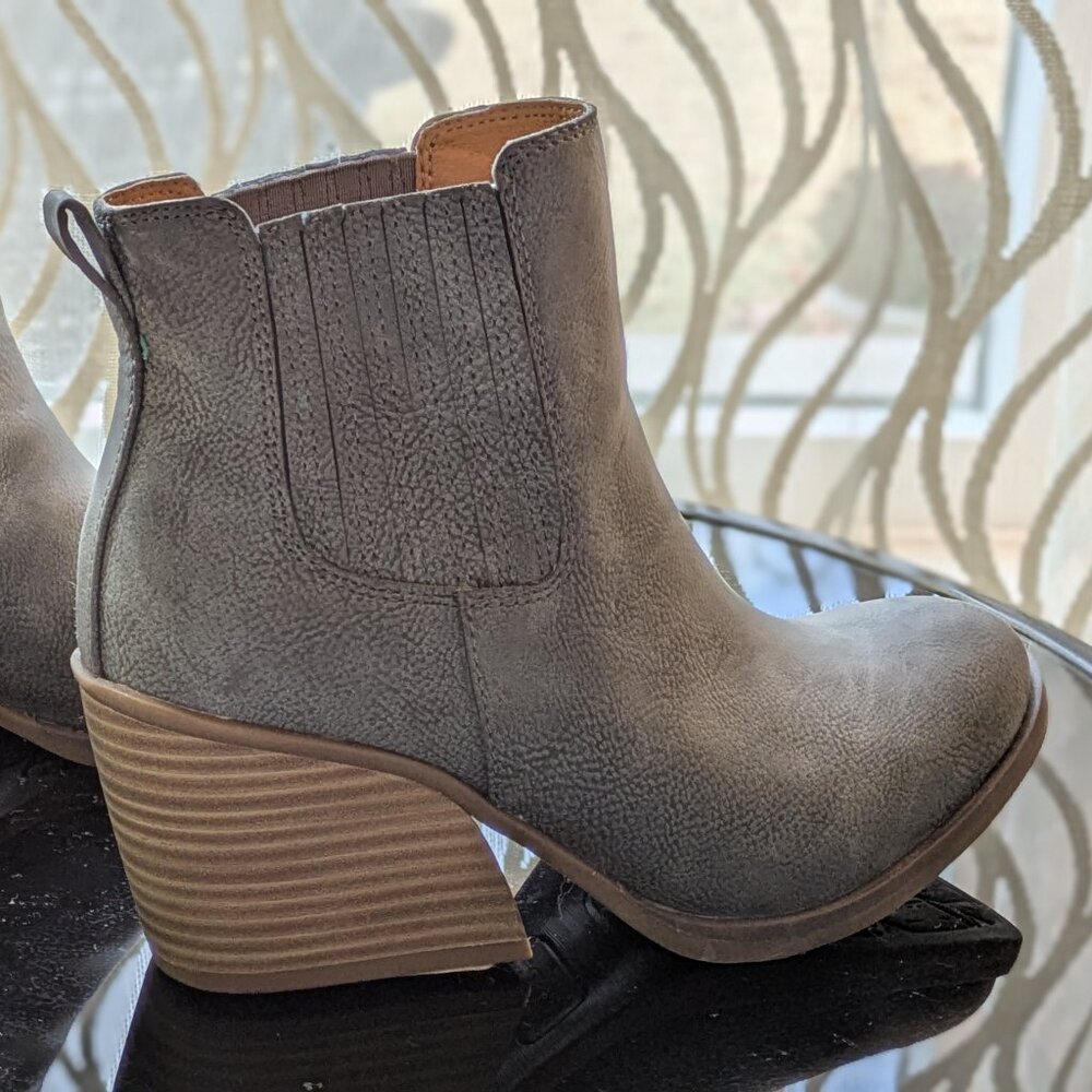 Gray Korks booties - 6M
